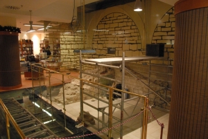 Dokončení prezentace románského paláce (dům 1) v knihkupectví Luxor. Foto archiv Archaia