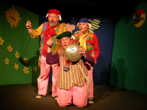 Divadlo_Minaret_Tri_vesela_prasatka4