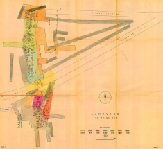 Celkový plán hrobů na historickém plánu lahovického pohřebiště z doby výzkumu. Převzato z monografie Zdeňky Krumphanzlové a kolektivu: Raně středověké pohřebiště v Praze­‑Lahovicích. Praha 2013