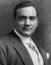 Italský operní zpěvák Enrico Caruso, 1910