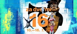Pražský festival pouličního divadla Za dveřmi
