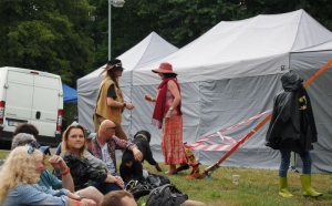 Festivalu se účastní i Batman a jeho přátelé z Hollywoodu