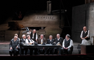 Jsou bohatí statkáři oběťmi či příčinou teroru?