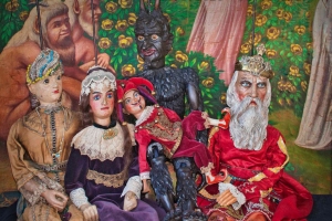 Historické loutky ze sbírek Milana Knížáka