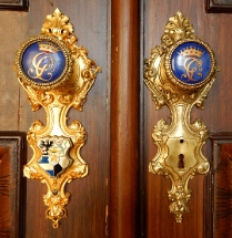 Clam­‑Gallasův palác Praha, zámek dveří s erbem rodu