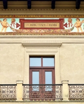 Balkon a lunetová římsa