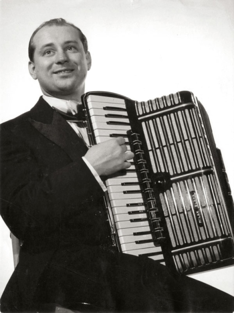 Milan Bláha, akordeonista, 1968