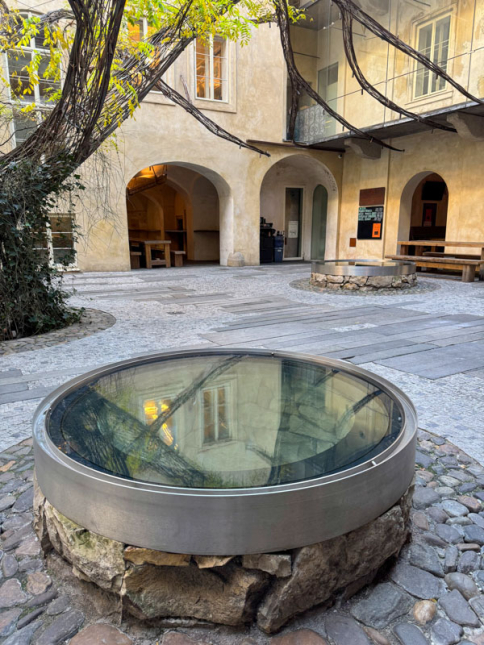 Původní studny, nalezené v rámci  archeologických vykopávek