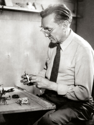 Otec železnobrodských skleněných figurek