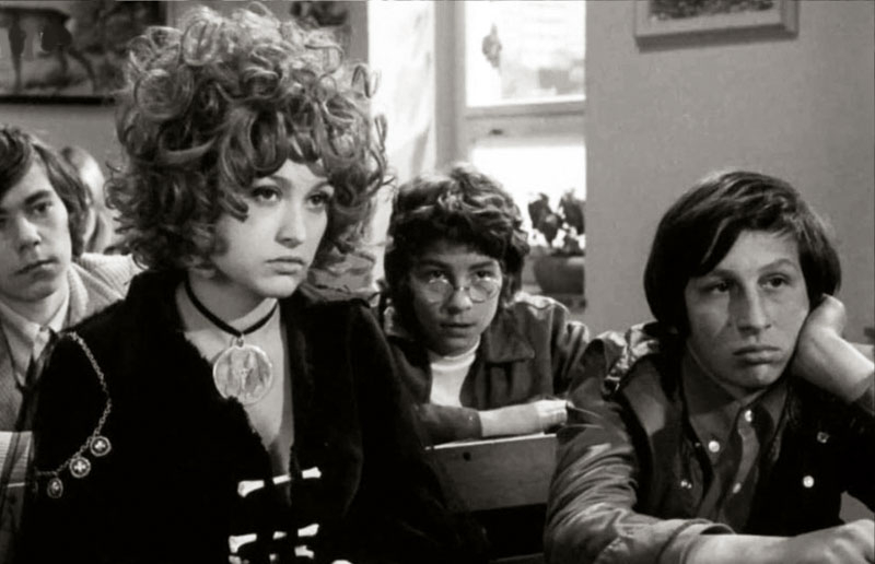 Scéna z filmu Dívka na koštěti, 1971