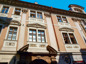 Menhartovský palác, výstavba kolem roku 1700