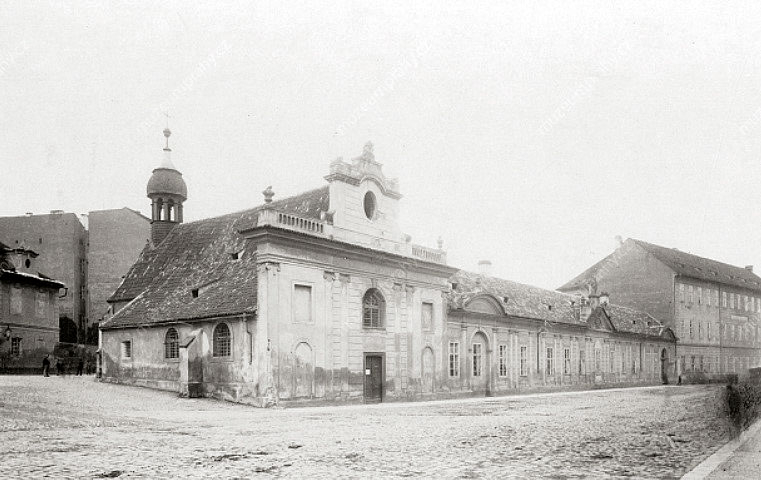 Chudobinec s kostelem sv. Bartoloměje