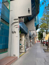 Série plastických reliéfů na budově Teplotechny