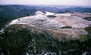 Letecký snímek hradiště Šárka